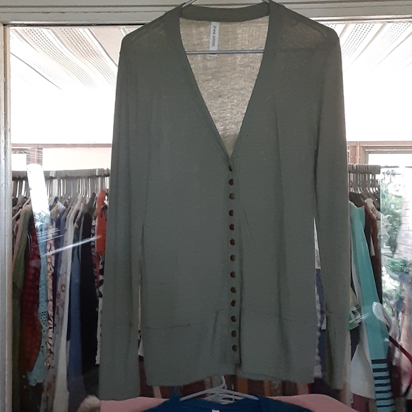 Sweaters - Picture 4 of 6